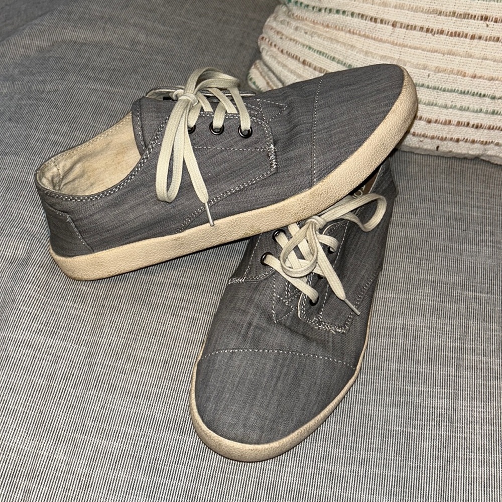 Mens Tom sneakers size 9